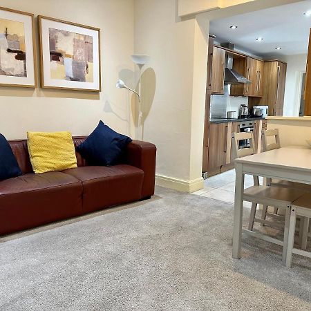 Tithebarn Townhouse Villa Poulton-le-Fylde ภายนอก รูปภาพ