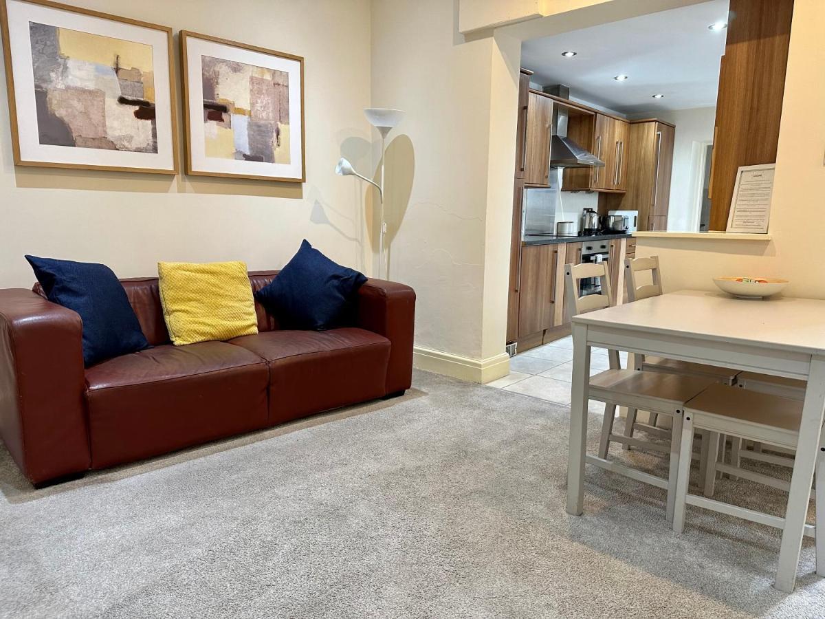 Tithebarn Townhouse Villa Poulton-le-Fylde ภายนอก รูปภาพ